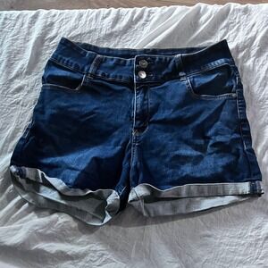 WALLFLOWER Women's Size 11‎ Dark Wash Denim Cuffed Shorts